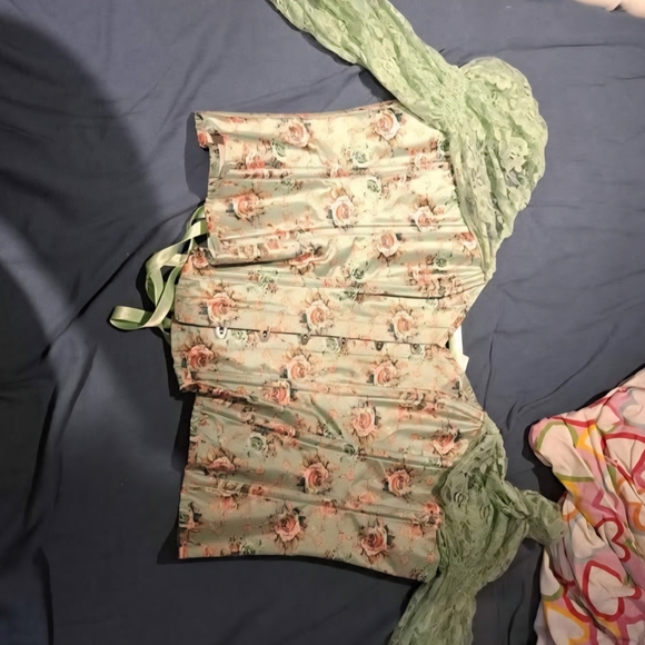 Floral Lace Sleeve Corset Top - Picture 2 of 4